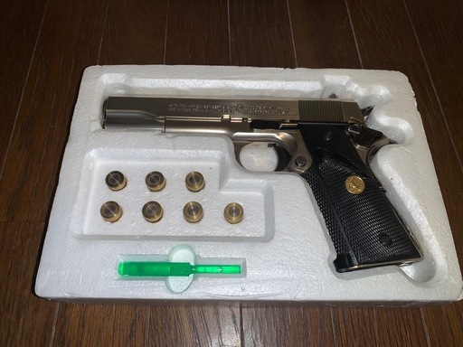 購入者決定　鈴木製作所　樹脂製モデルガン　コルト　ガバメント　M1911A1   ニッケルフィニッシュ