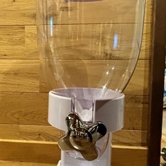 シリアル フード ディスペンサーの画像