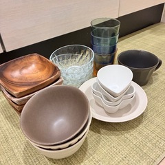食器、コップ　の画像