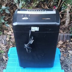 ★お届け可!!★オーロラジャパン amazon basics クロスカットシュレッダー B00H8KCN0Aの画像