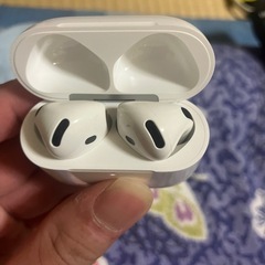 AirPods 4 の画像