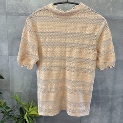 GU レースコンパクトT 半袖 M ベージュ　透け感　シアー　トップス　無地の画像