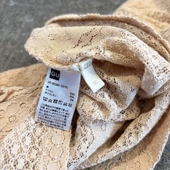 GU レースコンパクトT 半袖 M ベージュ　透け感　シアー　トップス　無地の画像