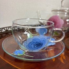 イングリッシュローズの ガラス製ティーポット、 ティーカップのセットの画像