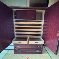 桐箪笥、食器棚の画像