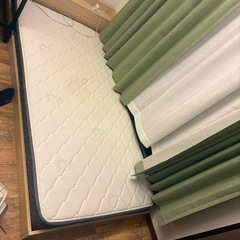 ベッドフレーム＋マットレスの画像