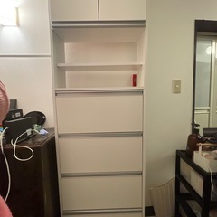 スリム収納棚の画像