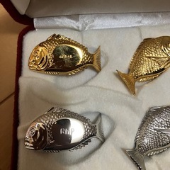 金の箸置きの画像