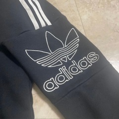 アディダス オリジナル パーカー S
の画像