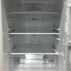 冷蔵庫【配達無料お届け設置出来ます💫都内近郊🚚】✨AQUA製184ℓ✨自動霜取り機能付き❄️✨除菌クリーニング済✨極美品✨他にも冷蔵庫.洗濯機.電子レンジ.オーブン電子レンジ.炊飯器.テーブル&椅子.机&チェアー.ベット&マットレス.ソファーなど多種多様な美品が有ります✨お気軽にお問い合わせ下さい💫 の画像