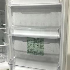 冷蔵庫【配達無料お届け設置出来ます💫都内近郊🚚】✨AQUA製184ℓ✨自動霜取り機能付き❄️✨除菌クリーニング済✨極美品✨他にも冷蔵庫.洗濯機.電子レンジ.オーブン電子レンジ.炊飯器.テーブル&椅子.机&チェアー.ベット&マットレス.ソファーなど多種多様な美品が有ります✨お気軽にお問い合わせ下さい💫 の画像