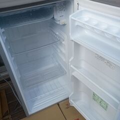 冷蔵庫　洗濯機(洗濯機台付)　電子レンジ　3点セットの画像