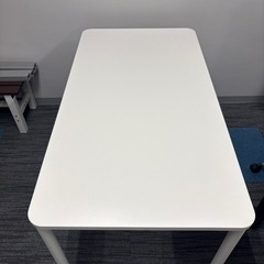 IKEAデスク 130x70cm TOMMARYDの画像
