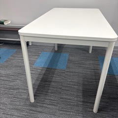 IKEAデスク 130x70cm TOMMARYDの画像