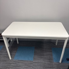 IKEAデスク 130x70cm TOMMARYDの画像