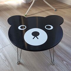 Foam mats （フォームマット）、コートラック、子ども用小さいテーブル＆椅子2脚の画像