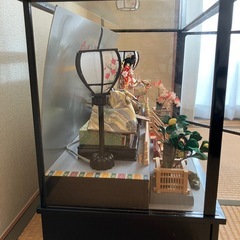 雛人形(ガラスケース、オルゴール付き)の画像