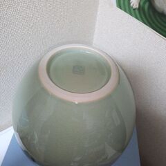 未使用　九谷焼　花瓶　九谷寿峰　貫入　緑釉　青磁山　最大直径22㎝　高さ25㎝の画像