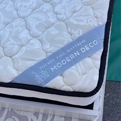 モダンデコ セミダブルベッド マットレス付き USB・コンセント付きの画像