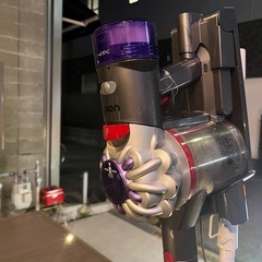 ダイソン掃除機スタンド付き動きますの画像