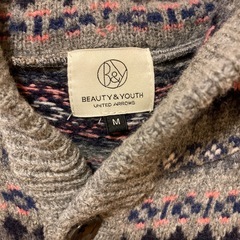 フードカーディガンの画像