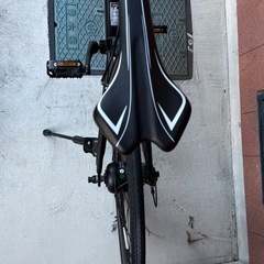 【10km未満/ほぼ新車】電動クロスバイク TRANS MOBILLY e-UNIYU7016 マッドブラック 16段変速の画像