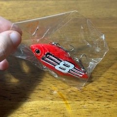 (お取引中)ルアー 8TM 赤色 バイブレーションの画像