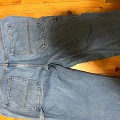 カーハートデニム、ユニクロスウェットの画像