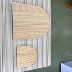 【リサイクルショップ ピカソ 小松原】🌟✨✨未使用品✨木製 鍋敷き／ウッドプレート／インテリアトレー 2枚セット✨🌟★6609★の画像