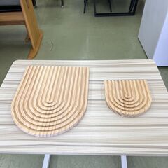 【リサイクルショップ ピカソ 小松原】🌟✨✨未使用品✨木製 鍋敷き／ウッドプレート／インテリアトレー 2枚セット✨🌟★6609★の画像