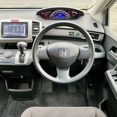 大阪発 ホンダ フリード 両側スライドドア 人気の7人乗り 車検満タンですぐ乗れます！の画像