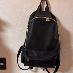 美品✨定価5080円✨レディースリュック　フェイクレザー　BLACKの画像