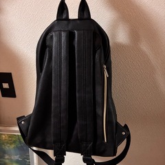 美品✨定価5080円✨レディースリュック　フェイクレザー　BLACKの画像