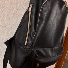 美品✨定価5080円✨レディースリュック　フェイクレザー　BLACKの画像