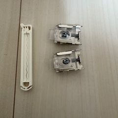 遮光ロールスクリーン(ドルフィンWH 80X220) 2つあります。の画像