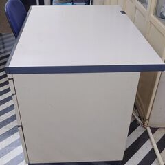 【大阪市北区：引取限定】内田洋行UCHIDA事務机（中古）幅100cm×奥行き70cm×高さ70cmイス付きの画像