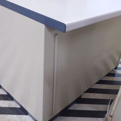 【大阪市北区：引取限定】内田洋行UCHIDA事務机（中古）幅100cm×奥行き70cm×高さ70cmイス付きの画像