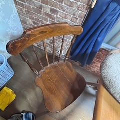 テーブルと椅子(4脚)のセットの画像