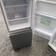 NO B730🌈福岡市内配送設置無料✨🌈AQR-13J-S 冷蔵庫 ブラッシュシルバー [126L /2ドア /右開きタイプ] 2020年の画像