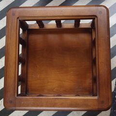 【大阪市北区：引取限定】カリモク製キャスター付き花台（フラワースタンド）32cm×32cm×高さ70cmの画像