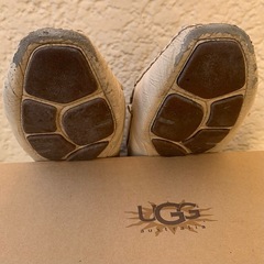 UGG ホワイト ローファーの画像