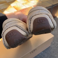 UGG ホワイト ローファーの画像