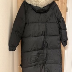 ファー付きロングダウンコートの画像