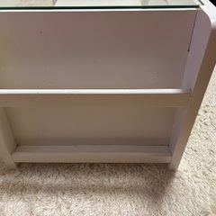 白テーブルの画像