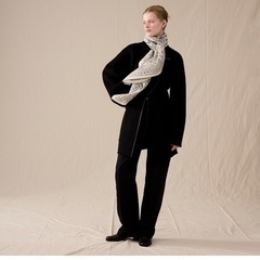 HERMES カシミヤシルク　今期1番人気　完売品　白黒の画像