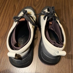 emmiスニーカーの画像