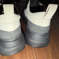 emmiスニーカーの画像