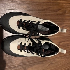 emmiスニーカーの画像