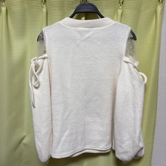 肩チュールニットの画像