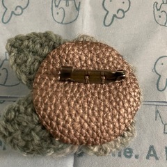 ハンドメイド製　バラのブローチの画像